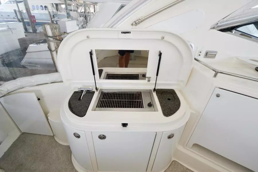 2005 Cruisers Yachts 520 Express