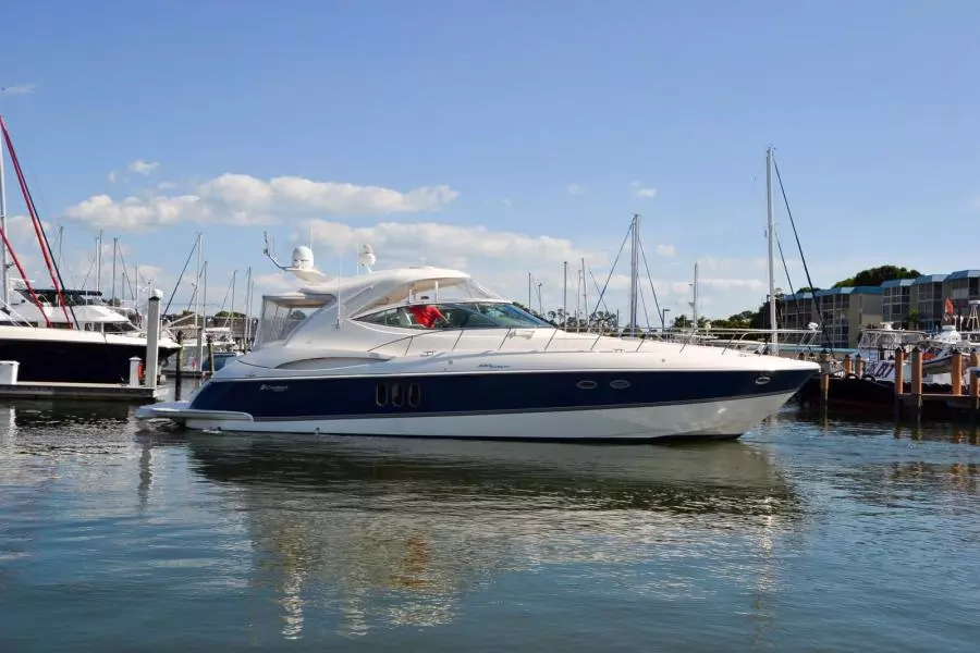 2005 Cruisers Yachts 520 Express
