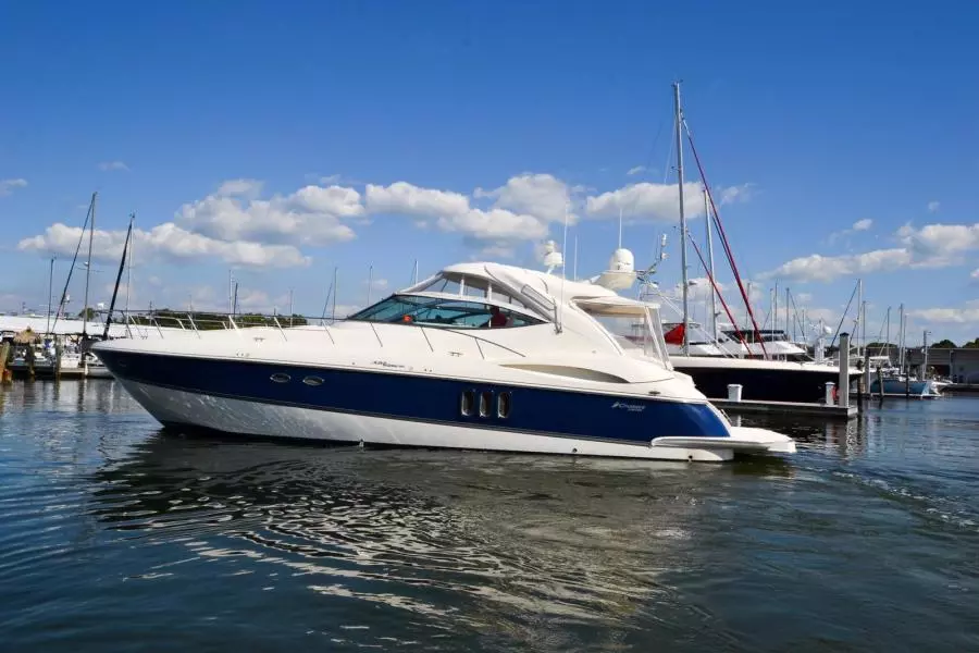 2005 Cruisers Yachts 520 Express