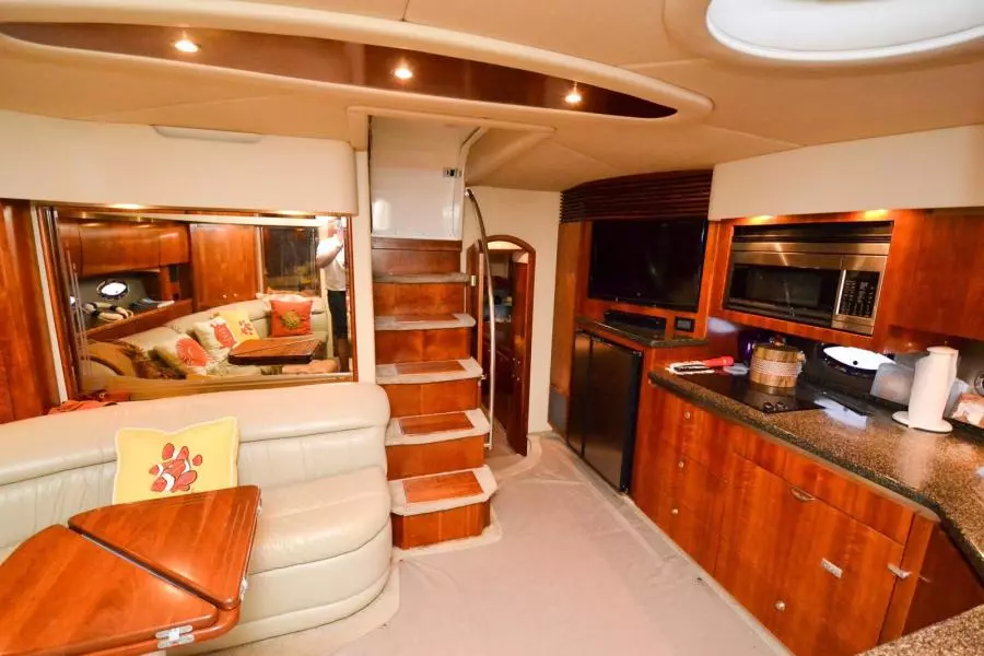 2005 Cruisers Yachts 520 Express