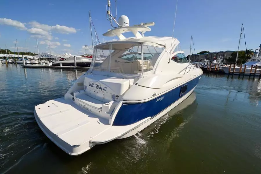 2005 Cruisers Yachts 520 Express