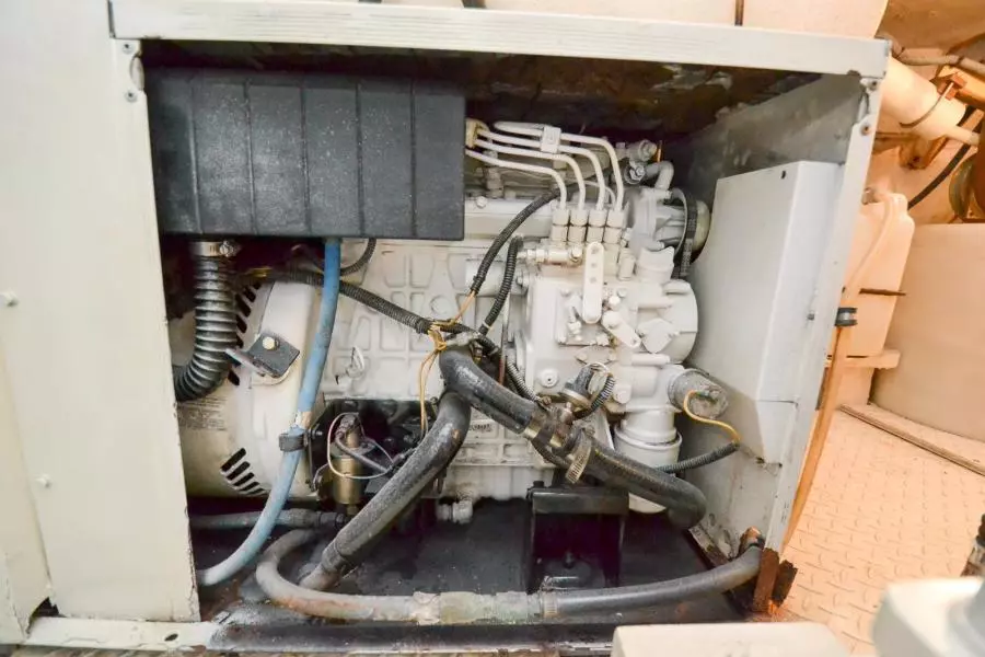 2005 Cruisers Yachts 520 Express