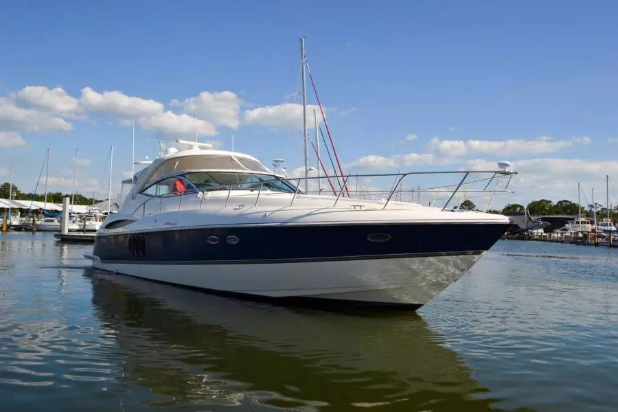 2005 Cruisers Yachts 520 Express