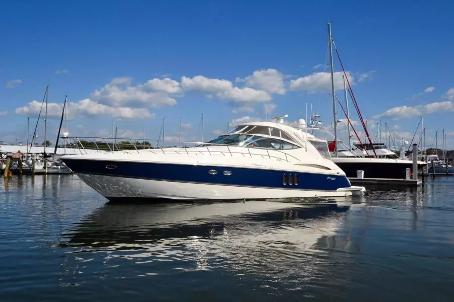 2005 Cruisers Yachts 520 Express