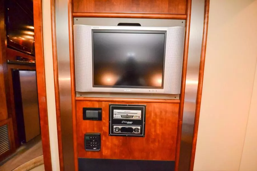 2005 Cruisers Yachts 520 Express