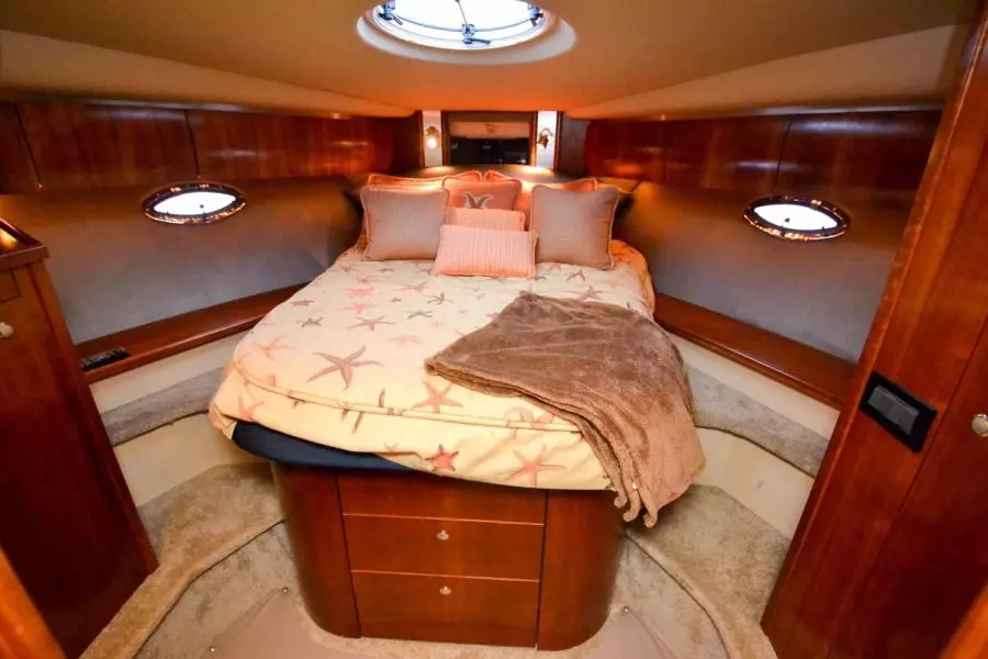 2005 Cruisers Yachts 520 Express