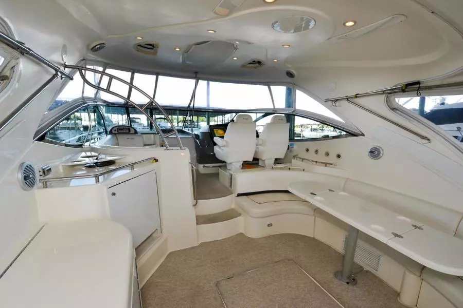 2005 Cruisers Yachts 520 Express