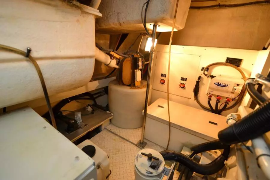 2005 Cruisers Yachts 520 Express