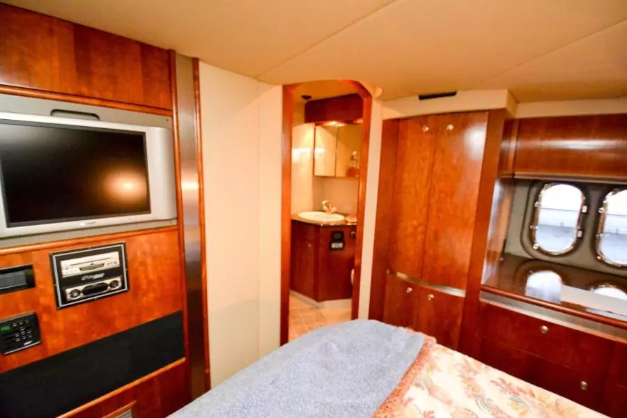 2005 Cruisers Yachts 520 Express