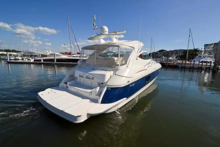 2005 Cruisers Yachts 520 Express