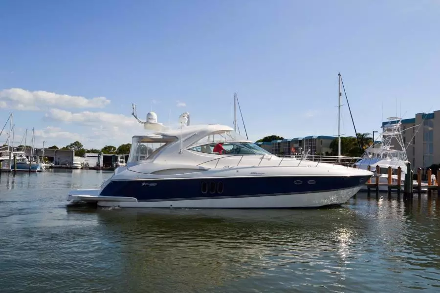 2005 Cruisers Yachts 520 Express