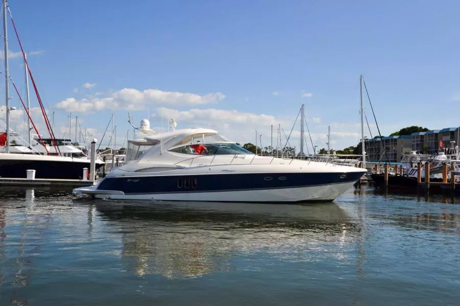 2005 Cruisers Yachts 520 Express