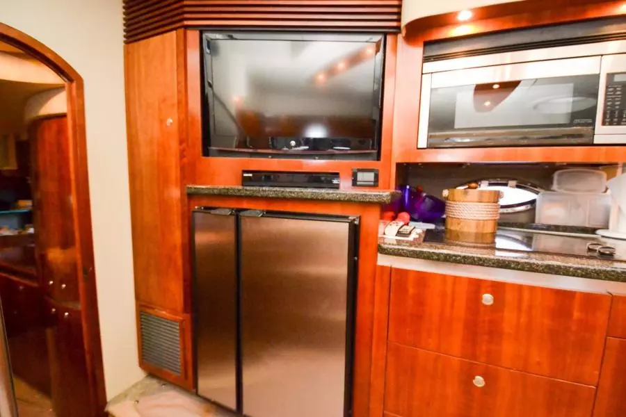 2005 Cruisers Yachts 520 Express