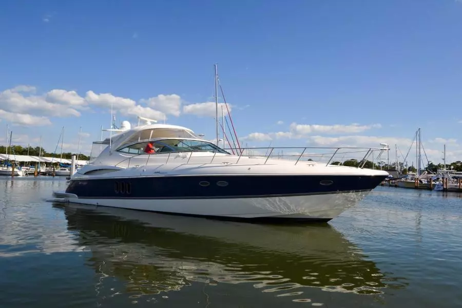2005 Cruisers Yachts 520 Express