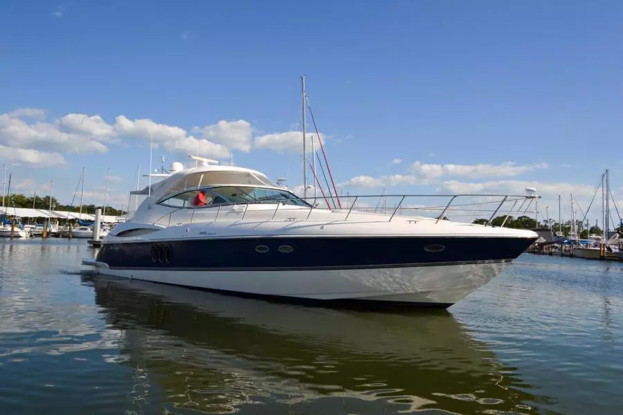 2005 Cruisers Yachts 520 Express