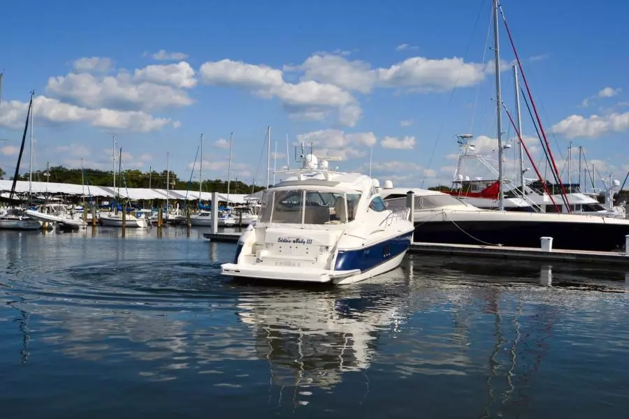 2005 Cruisers Yachts 520 Express