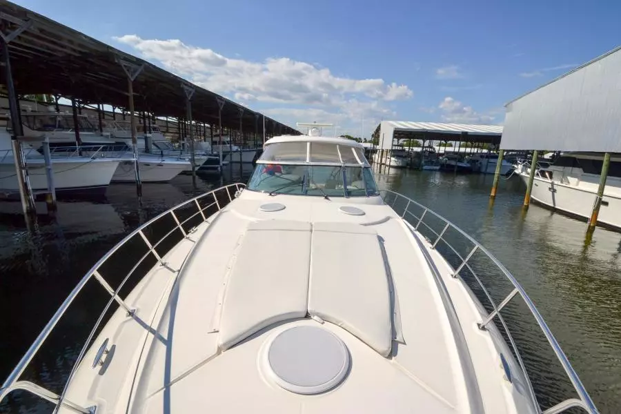 2005 Cruisers Yachts 520 Express