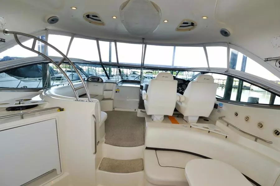 2005 Cruisers Yachts 520 Express