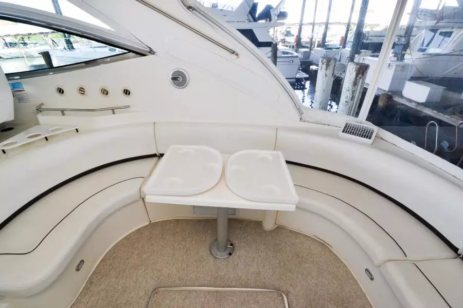 2005 Cruisers Yachts 520 Express