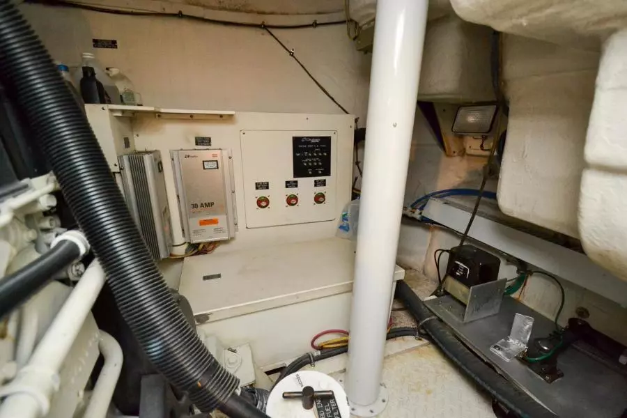 2005 Cruisers Yachts 520 Express