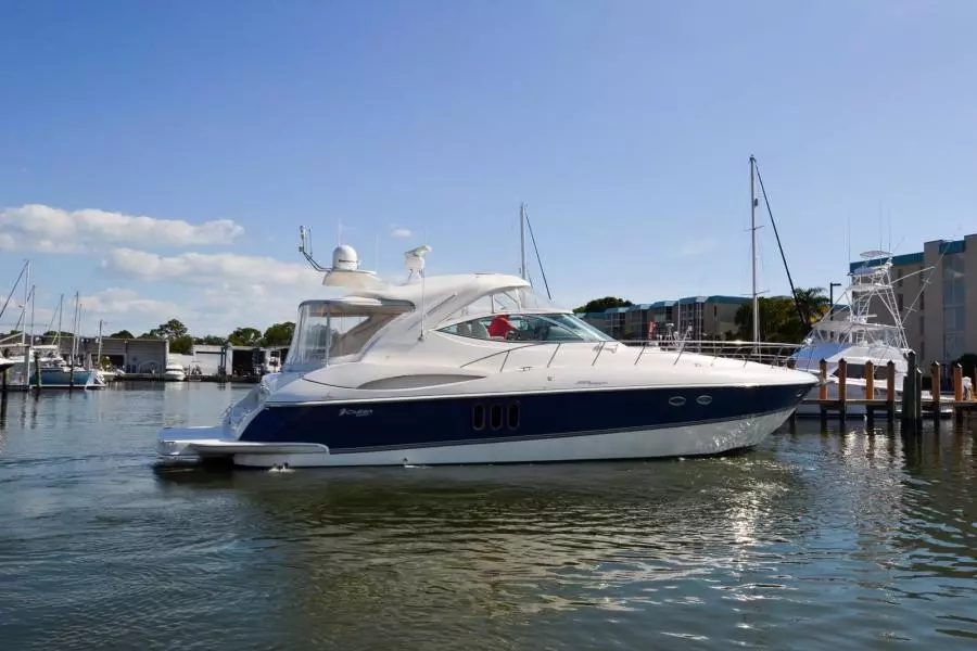 2005 Cruisers Yachts 520 Express