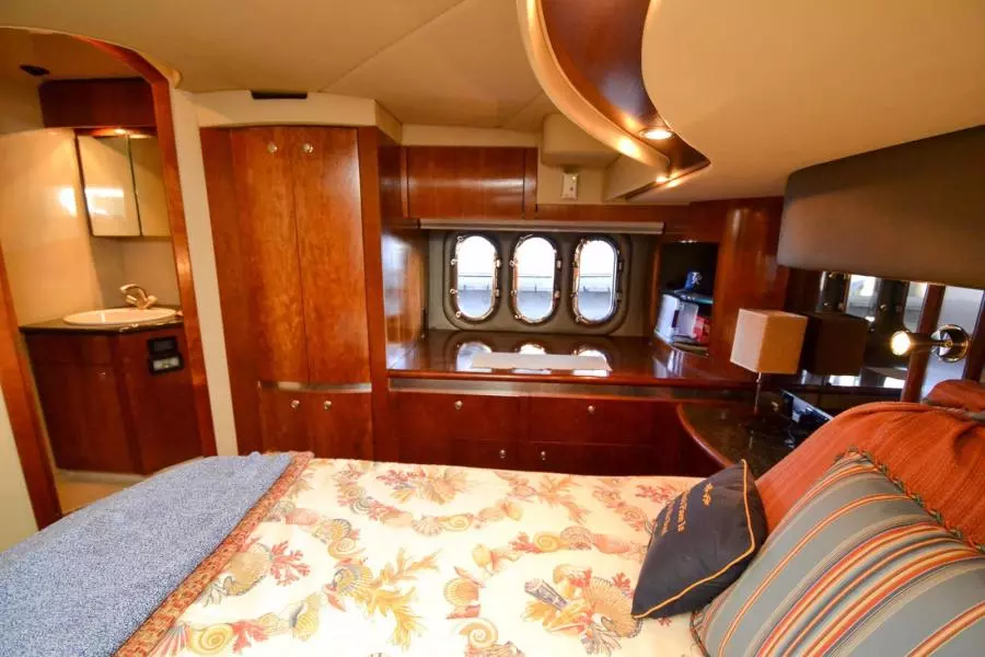 2005 Cruisers Yachts 520 Express