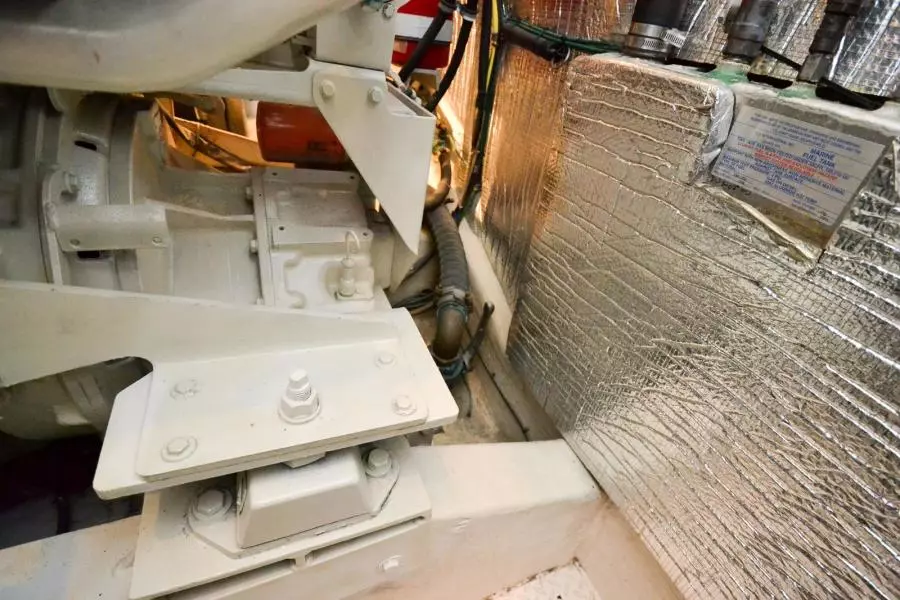 2005 Cruisers Yachts 520 Express