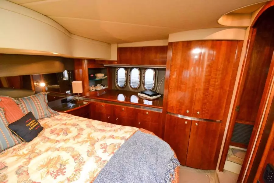 2005 Cruisers Yachts 520 Express