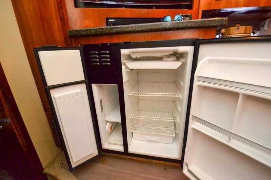 2005 Cruisers Yachts 520 Express