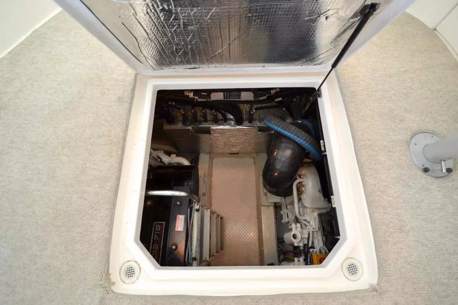 2005 Cruisers Yachts 520 Express