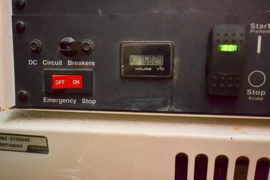 2005 Cruisers Yachts 520 Express