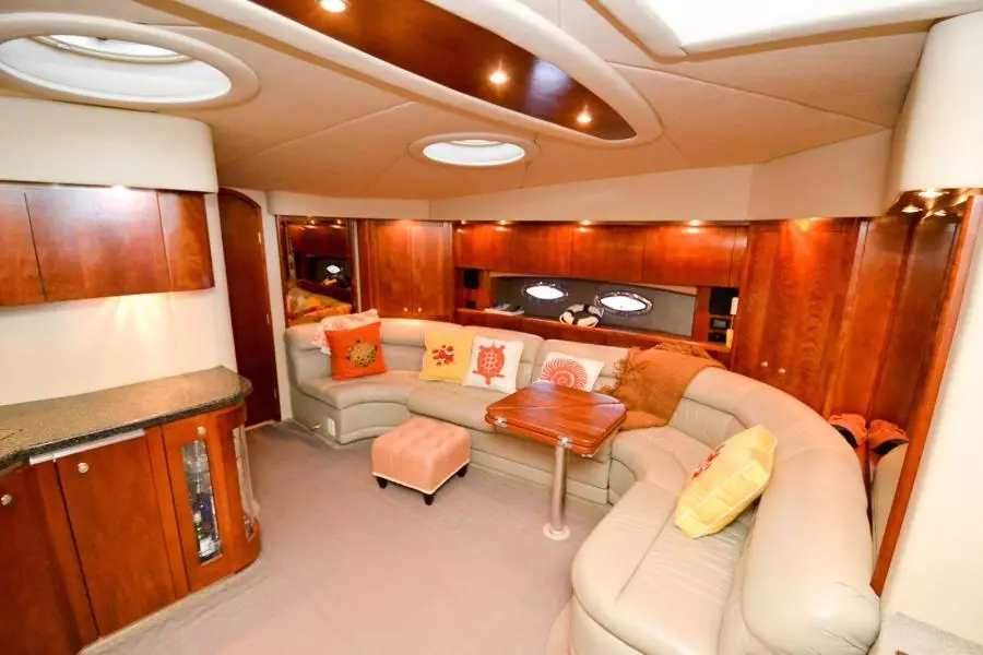 2005 Cruisers Yachts 520 Express