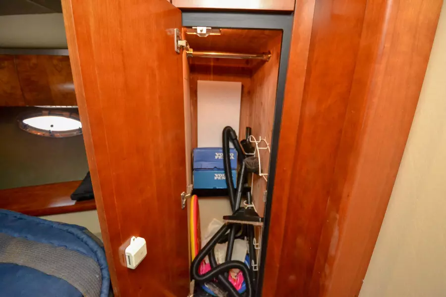 2006 Cruisers Yachts 420 Express