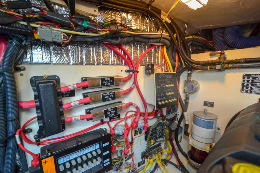 2006 Cruisers Yachts 420 Express