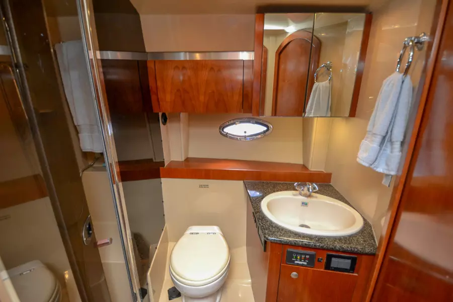 2006 Cruisers Yachts 420 Express