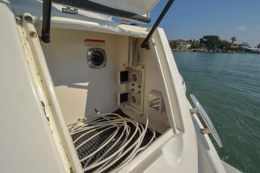 2006 Cruisers Yachts 420 Express