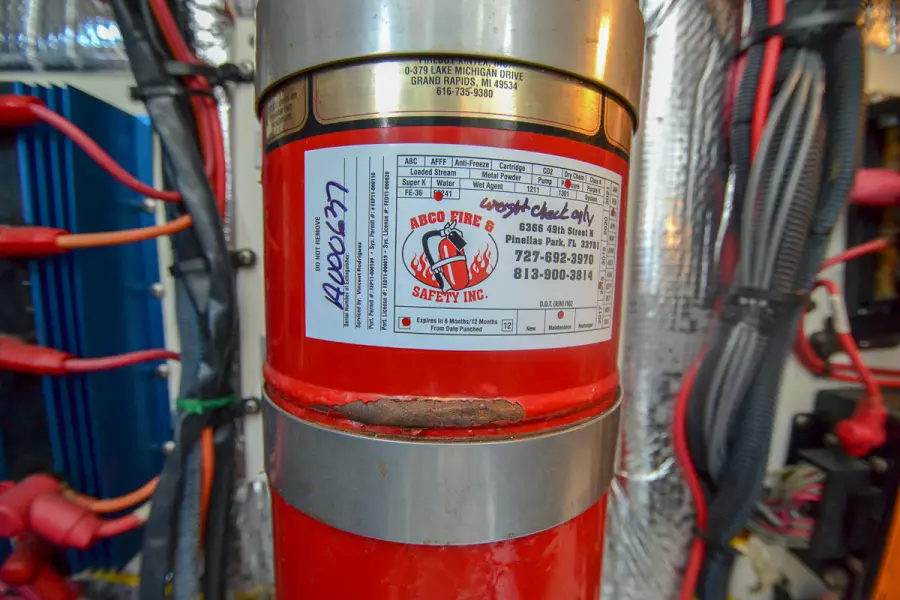 2006 Cruisers Yachts 420 Express