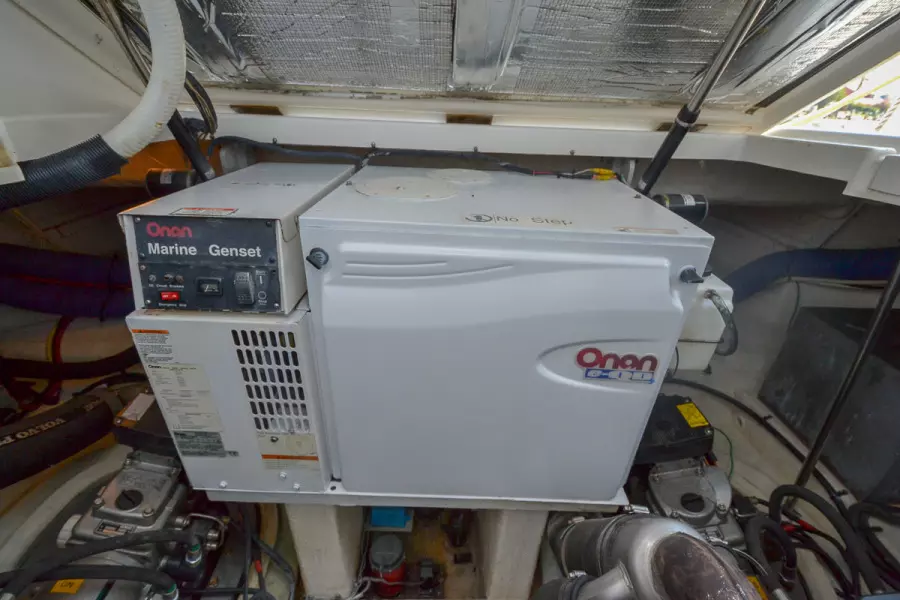 2006 Cruisers Yachts 420 Express