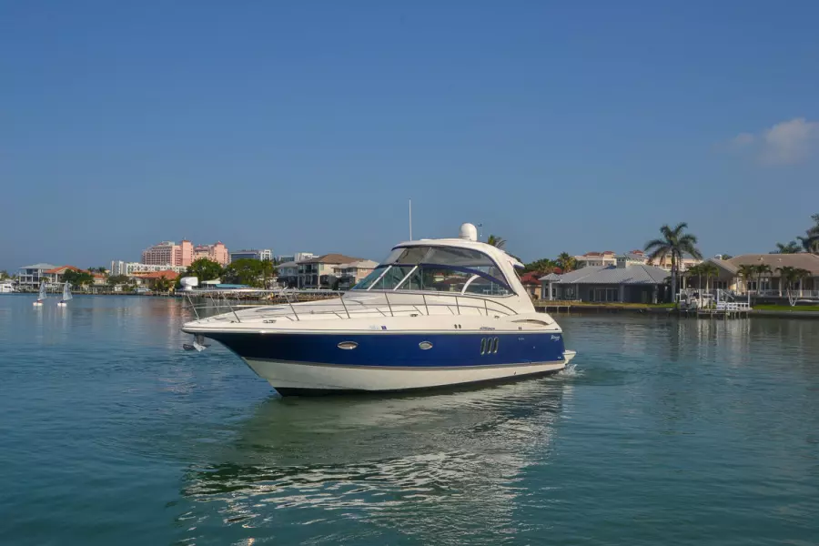 2006 Cruisers Yachts 420 Express