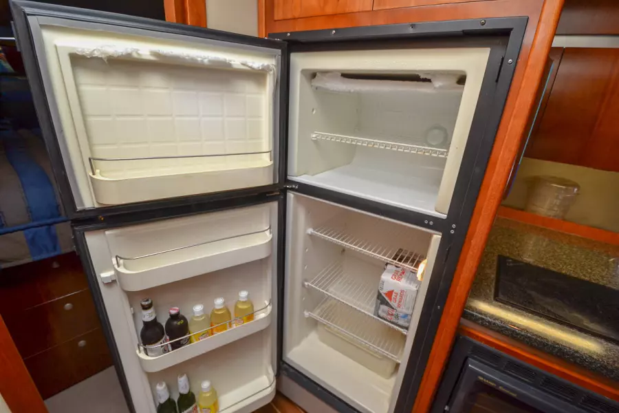 2006 Cruisers Yachts 420 Express