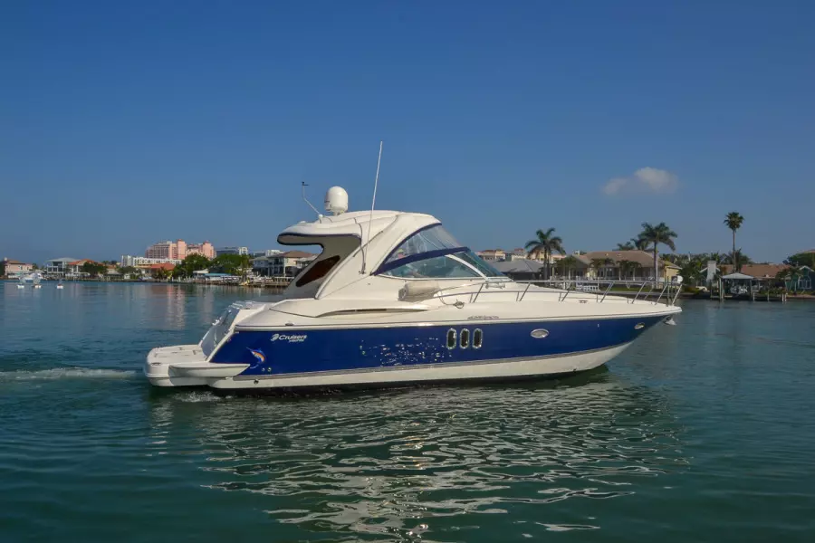 2006 Cruisers Yachts 420 Express