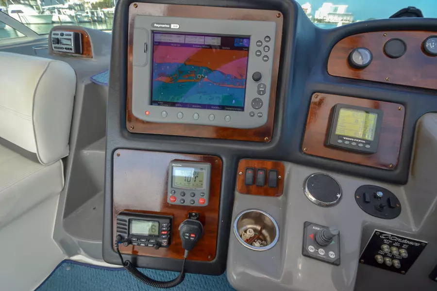 2006 Cruisers Yachts 420 Express