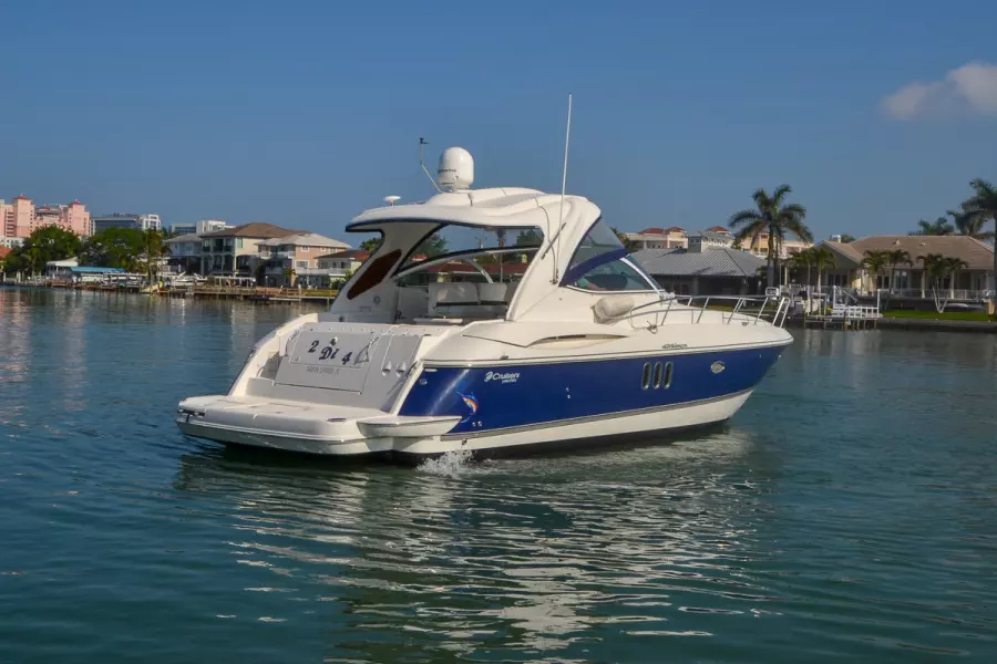 2006 Cruisers Yachts 420 Express