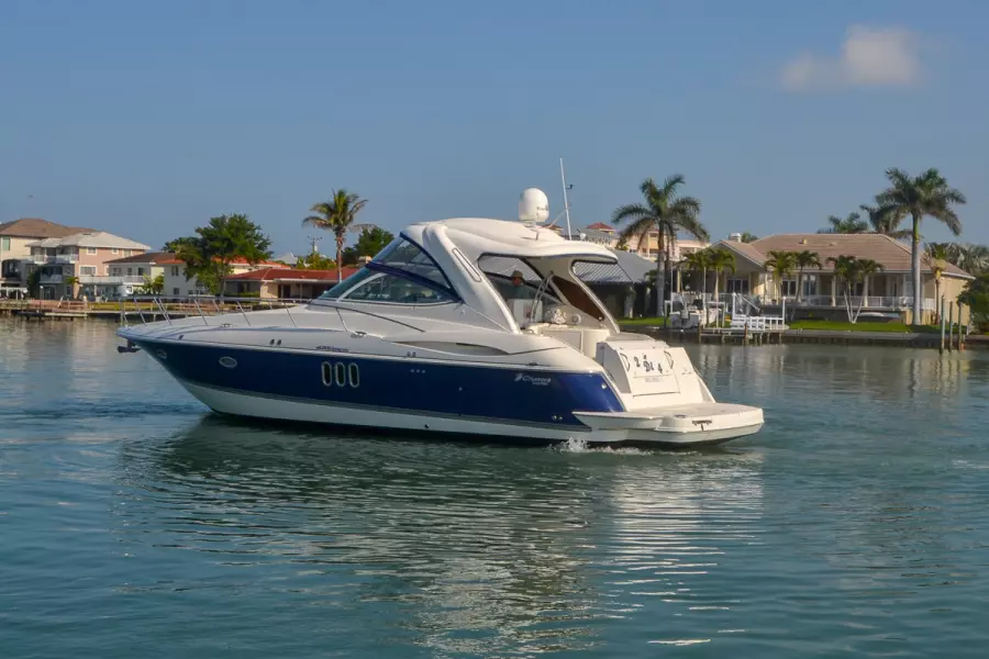 2006 Cruisers Yachts 420 Express