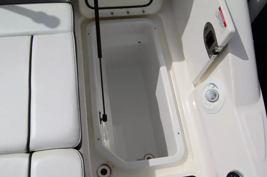 2016 Sea Ray 270 Sundeck Outboard