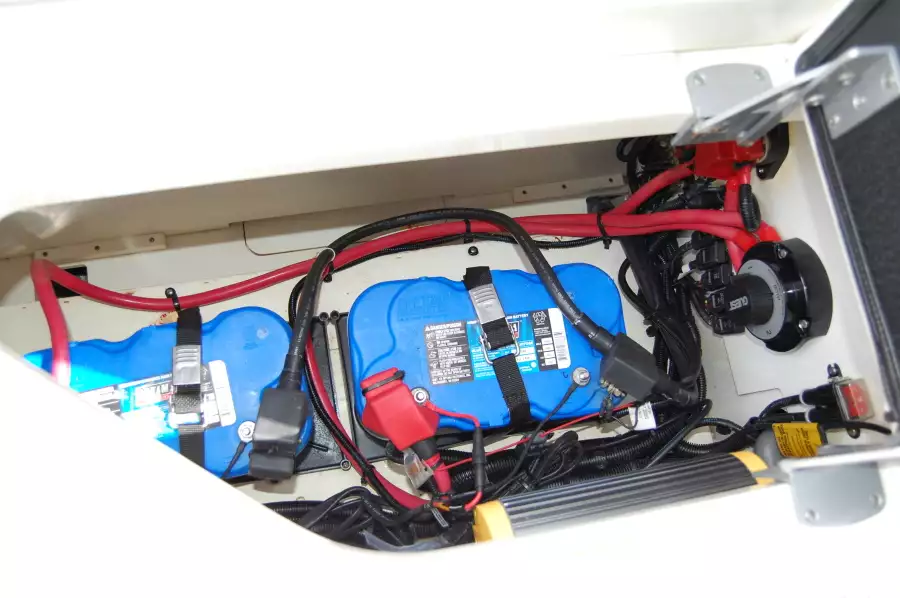 2016 Sea Ray 270 Sundeck Outboard