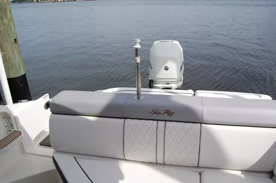 2016 Sea Ray 270 Sundeck Outboard