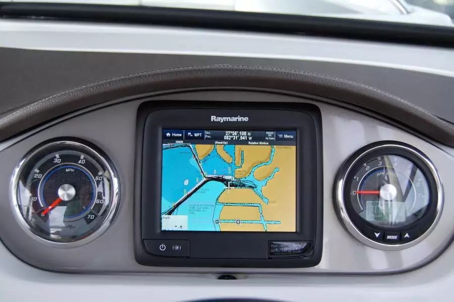 2016 Sea Ray 270 Sundeck Outboard