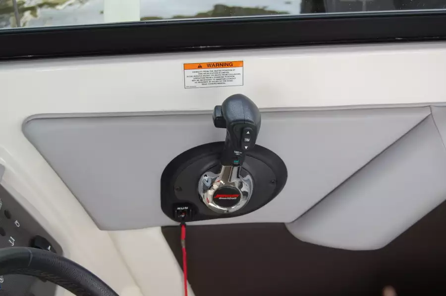 2016 Sea Ray 270 Sundeck Outboard