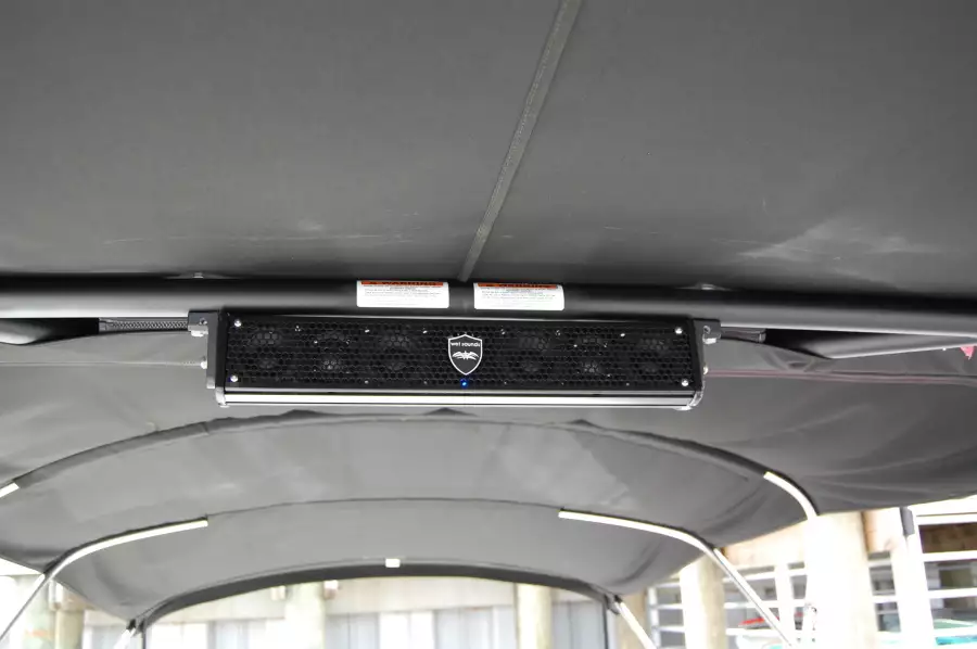 2016 Sea Ray 270 Sundeck Outboard